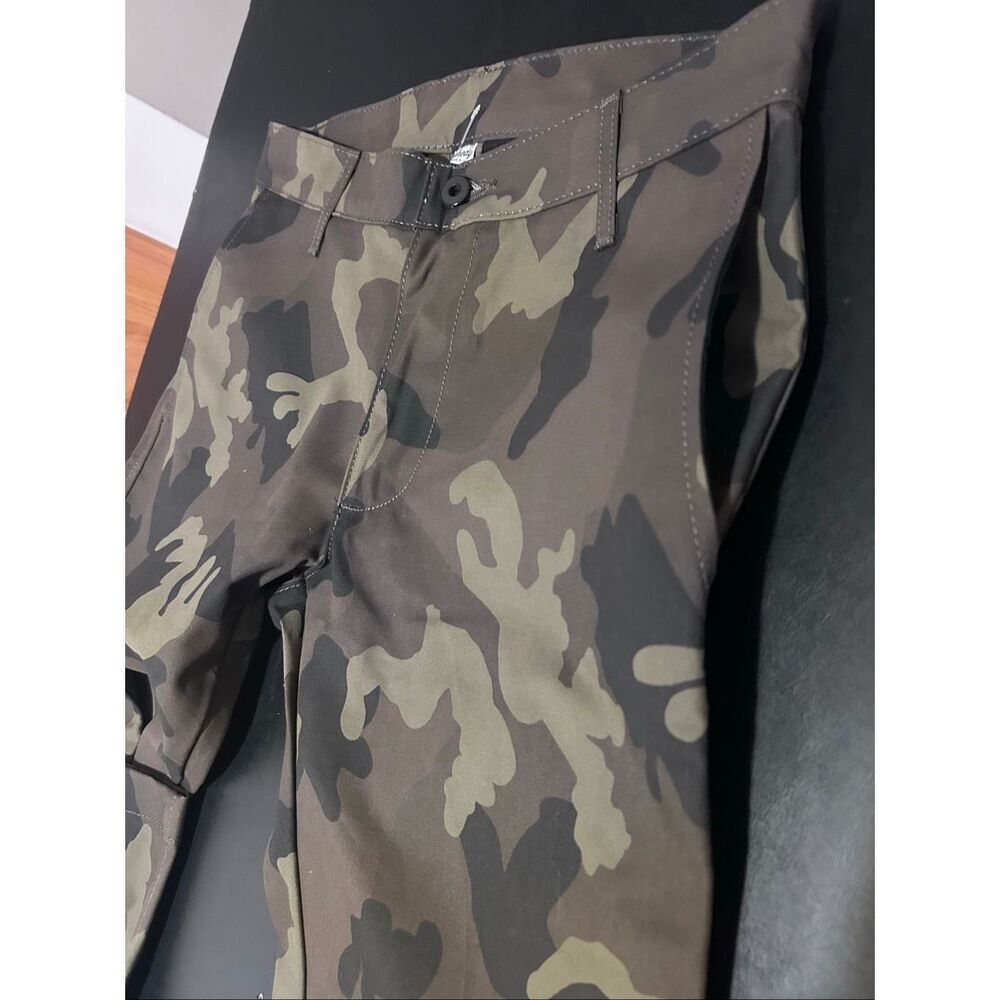 Men's Camouflage Chino Pants - Green Camo - Picture 7 of 13